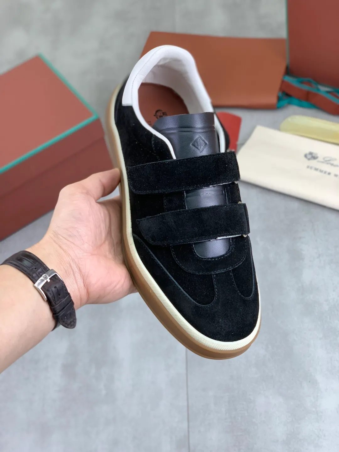 Men's men's shoes 💰P580 New model 💰 The latest casual shoes Loro Piana 💯 Top grade 💯 Buy the original copy 💯 Founded the existing Loro Piana company on April 24, 1924. It is the sixth generation of family operation, providing the best quality products to customers who are discerning about taste and quality. Imported original fly woven fabric with cowhide fabric, plain calfskin lining, hand-stitched thread with cowhide feet, original packaging, high-end outsole, size: 38-45 (custom-made for 46), 5️⃣ colors available
